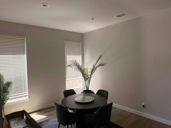 Dining area in a home in the Ready Rooms network
