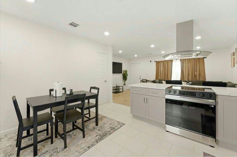 Kitchen and dining area in a home in the Ready Rooms network