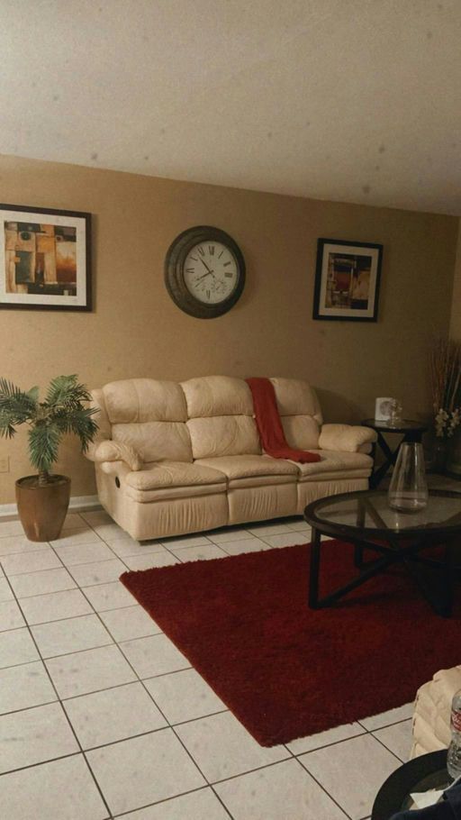 Furnished living room in a home in the Ready Rooms network