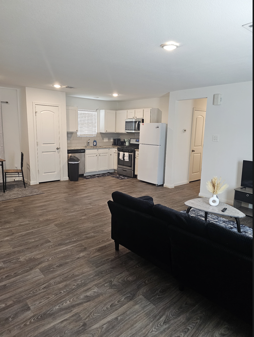 Photo 1 of 8 - Private & Shared Housing in Cleveland, TX 77327