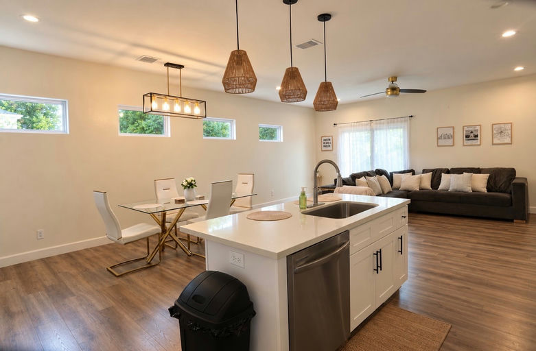 Photo 5 of 10 - Private Room Housing in South Central Houston, TX 77051