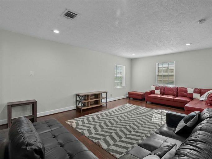 Photo 5 of 10 - Private & Shared Housing in Central Houston, TX 77004
