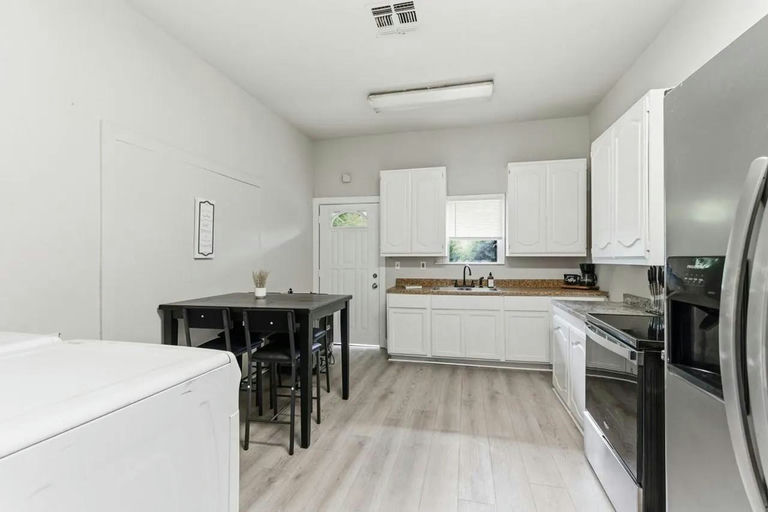 Photo 2 of 8 - Private & Shared Housing in Central San Antonio, TX 78204