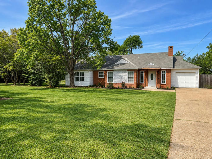 Photo 3 of 4 - Shared Housing in Fort Worth, TX 76103