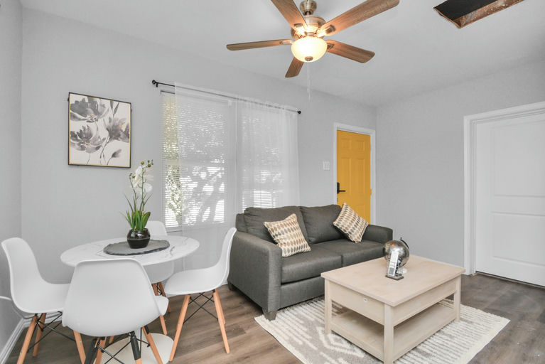 Photo 6 of 10 - Housing in Central Houston, TX 77009