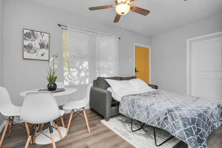Photo 8 of 10 - Housing in Central Houston, TX 77009