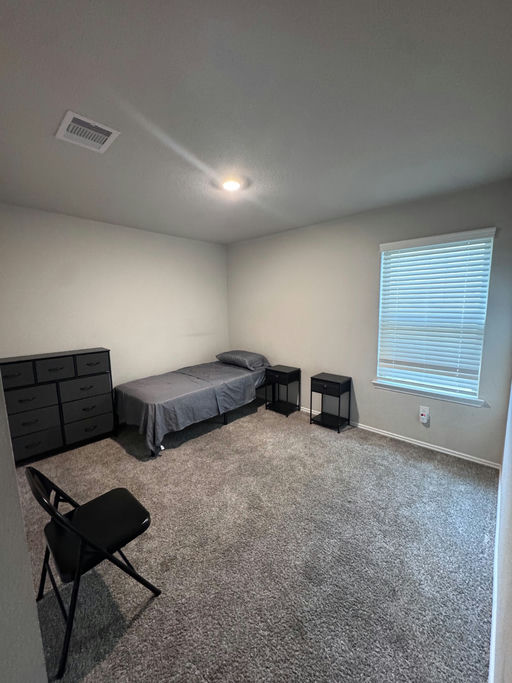Photo 4 of 5: Private & Shared Housing in South Central Houston, TX 77033