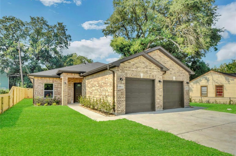 Photo 2 of 7 - Private Room Housing in South Central Houston, TX 77051