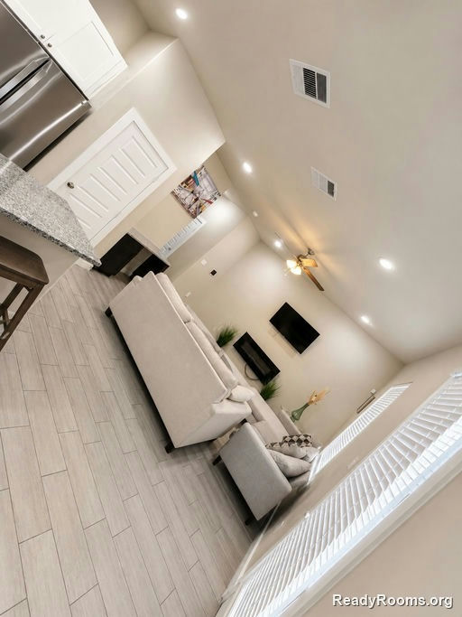 Photo 3 of 6 - Housing in South Central Houston, TX 77051