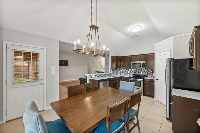 Photo 7 of 8 - Private Room Housing in Mansfield, TX 76063