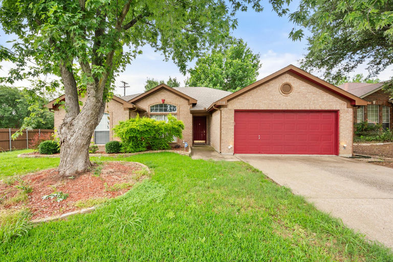 Photo 1 of 8 - Private Room Housing in Mansfield, TX 76063