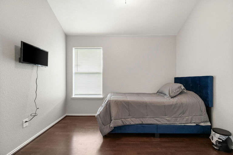 Photo 3 of 8 - Private Room Housing in Mansfield, TX 76063