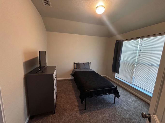 Photo 2 of 3 - Private & Shared Housing in Southeast Fort Worth, TX 76119