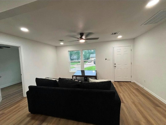 Photo 5 of 10 - Private & Shared Housing in South Central Houston, TX 77033